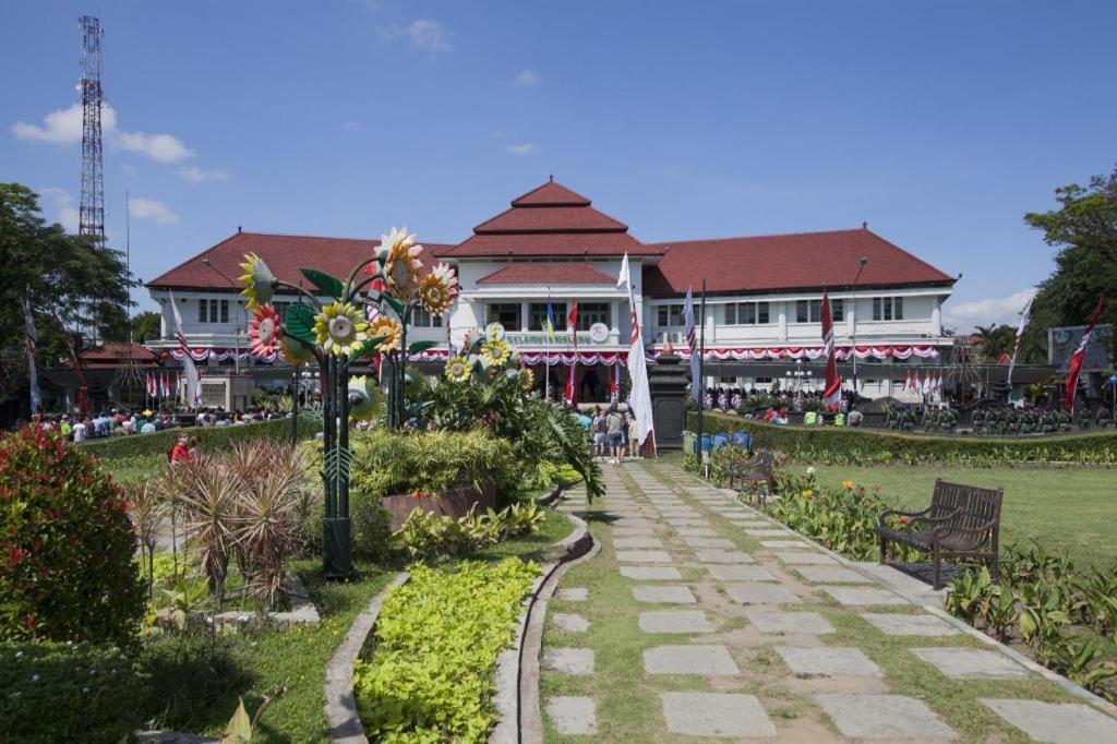 Sawojajar Inn Malang Exterior photo