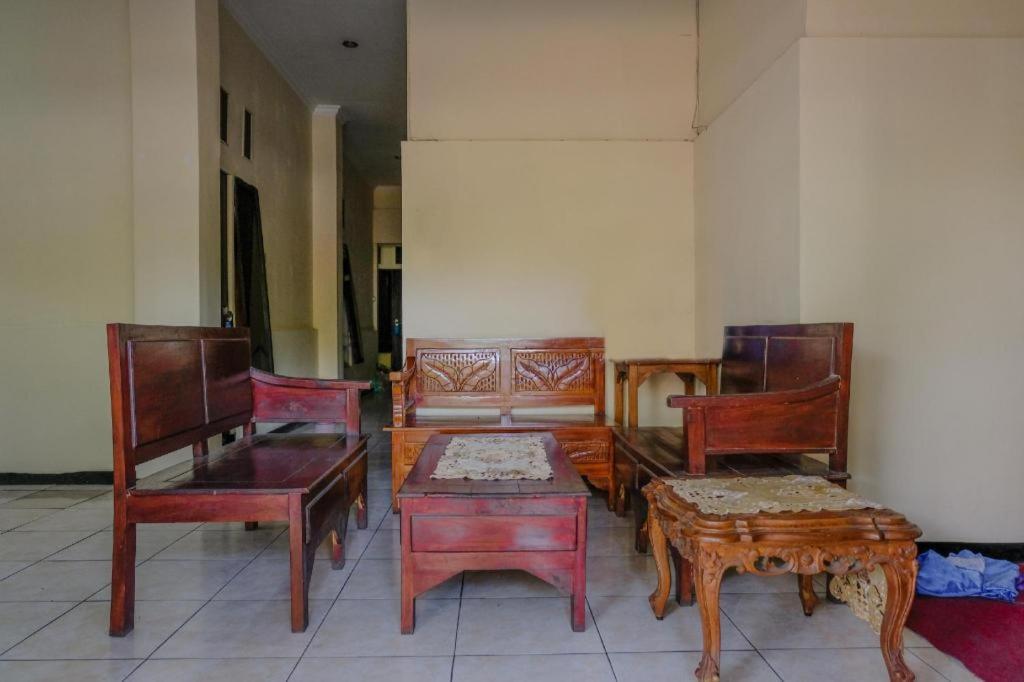 Sawojajar Inn Malang Exterior photo
