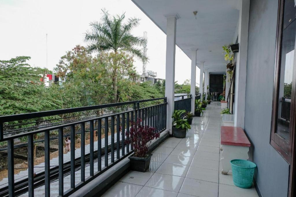 Sawojajar Inn Malang Exterior photo